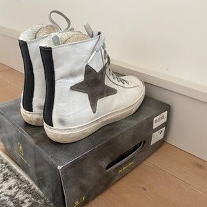 Piranha Distressed “Golden Goose” Star Sneakers